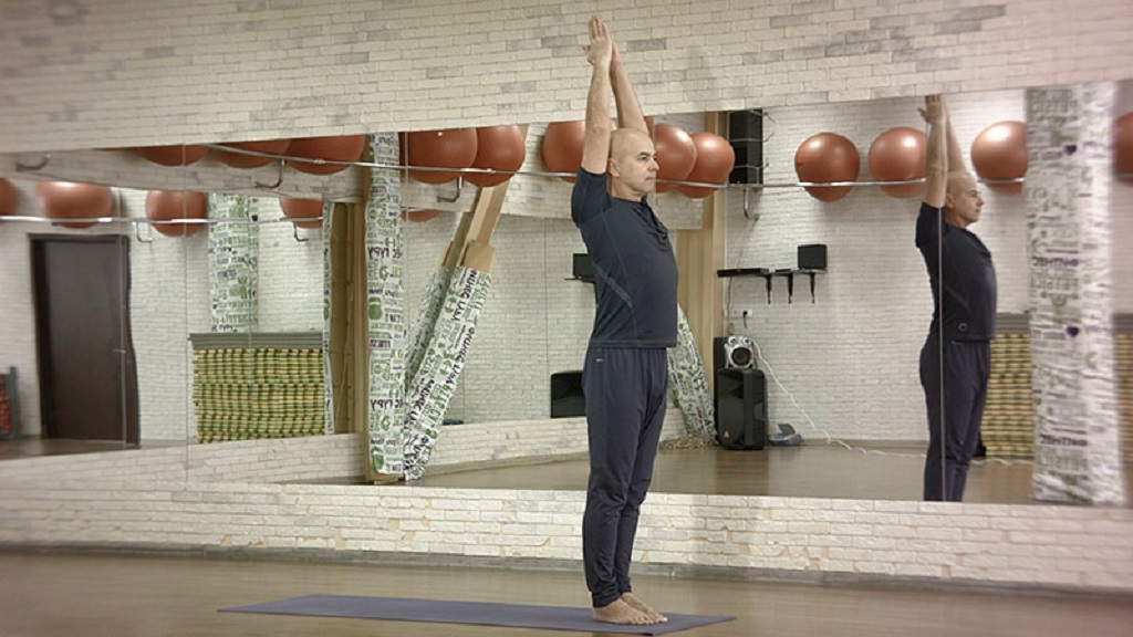 Urdhvahastasana